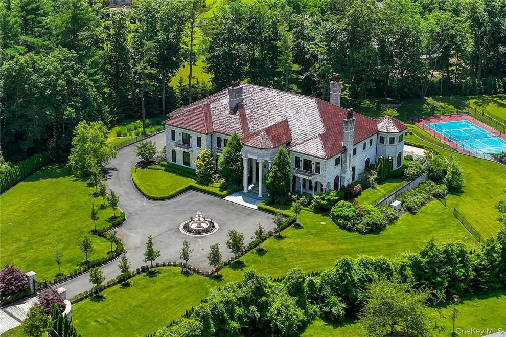 Unit for sale at 4 Valentines Farm Court, Oyster Bay, NY 11545