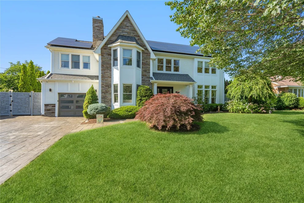 Unit for sale at 11 Jerry Lane, Glen Cove, NY 11542