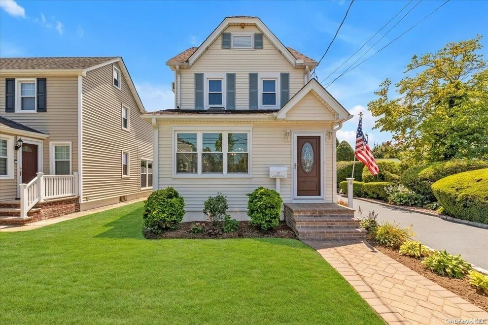 Unit for sale at 171 Fairfield Avenue, North Hempstead, NY 11501