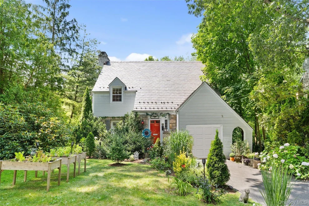 Unit for sale at 5 Coralyn Road, Scarsdale, NY 10583