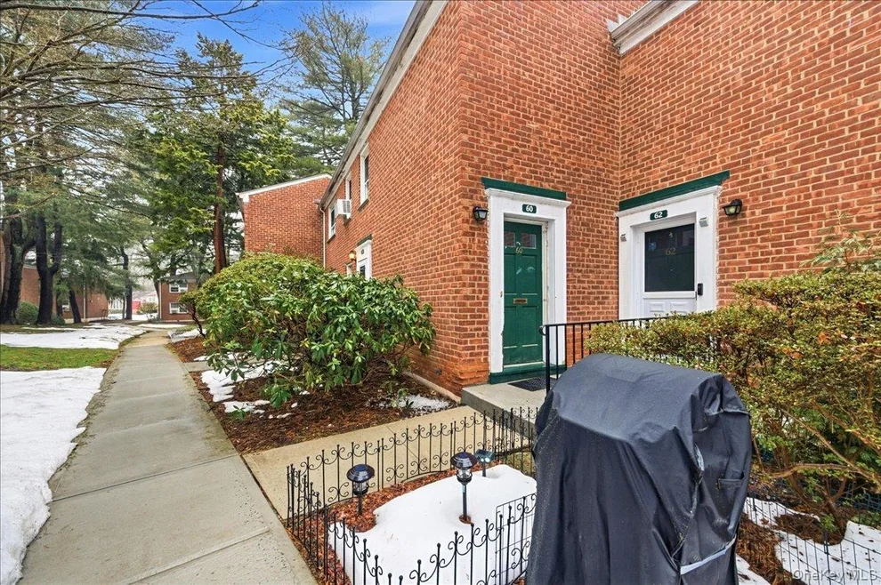 Unit for sale at 4 Fieldstone Drive, Greenburgh, NY 10530