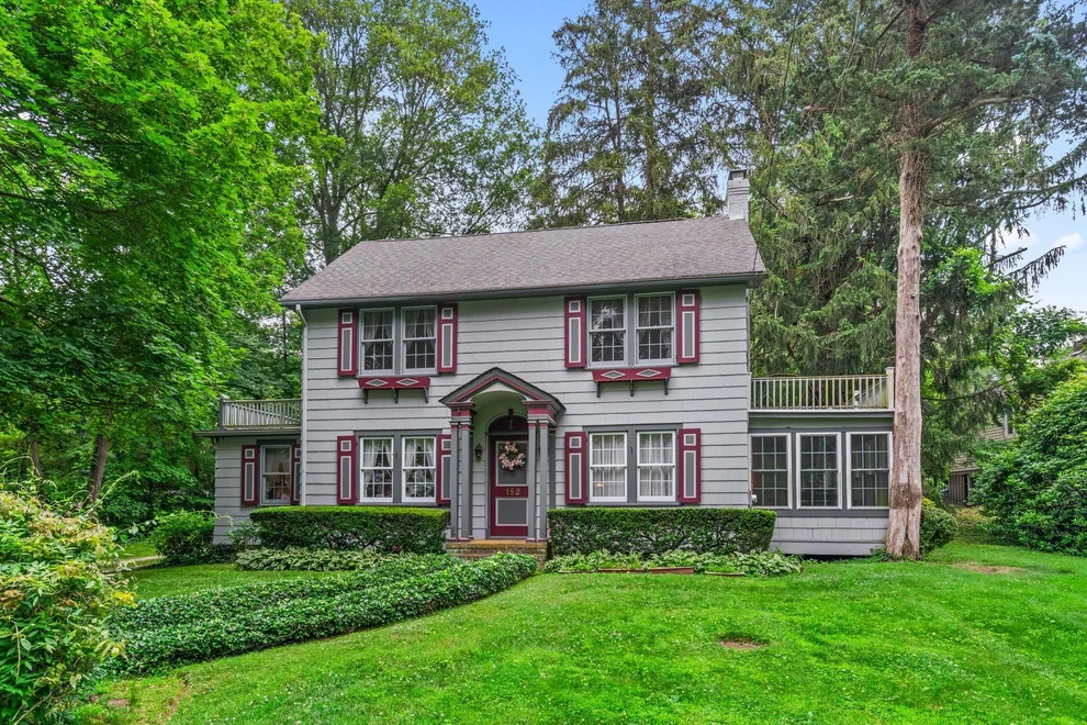 Unit for sale at 182 Vineyard Road, Huntington, NY 11743
