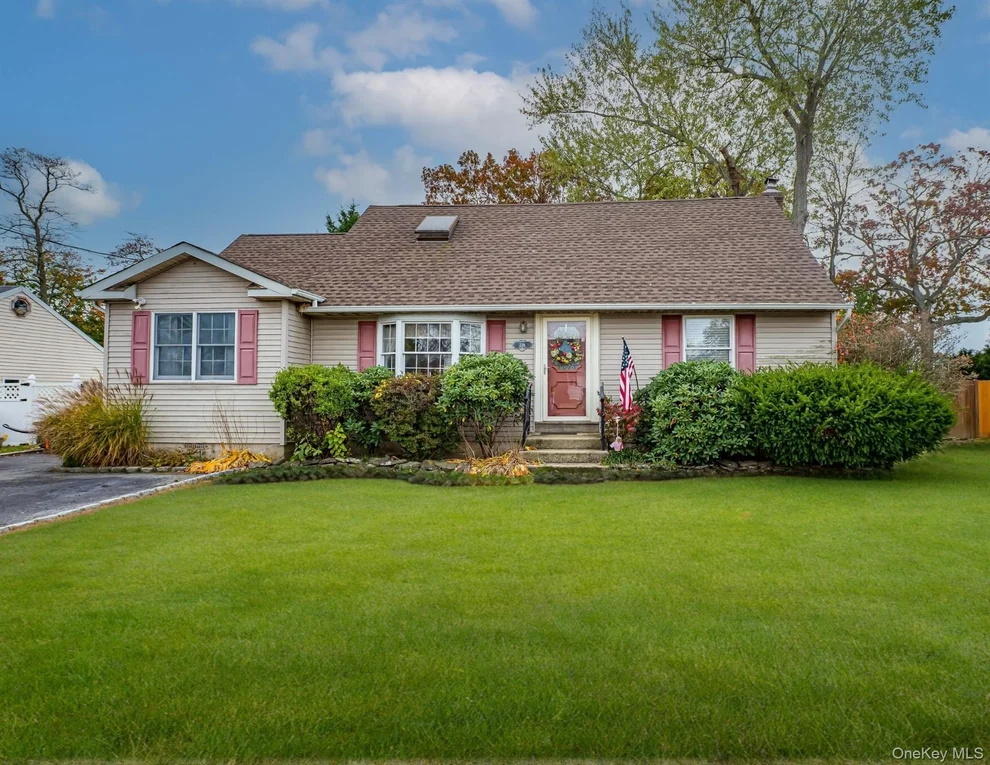 Unit for sale at 226 Sears Road, Islip, NY 11795