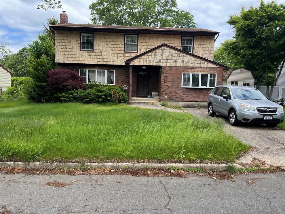 Unit for sale at 23 Catherwood Crescent, Huntington, NY 11747