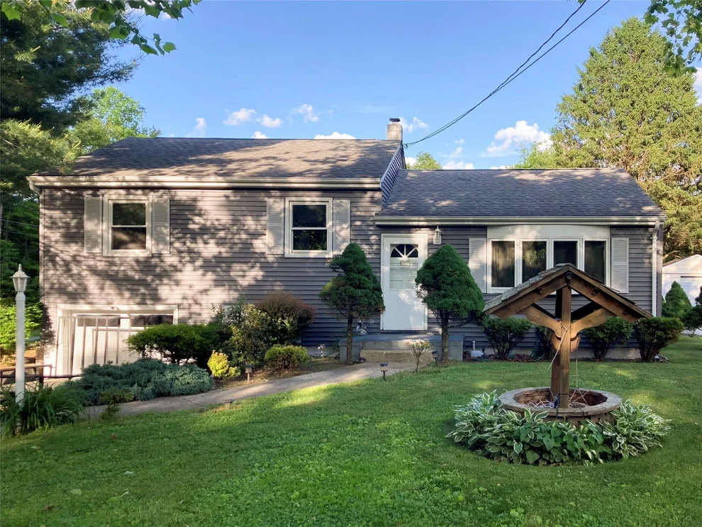 Unit for sale at 11 Franklin Road, Hyde Park, NY 12538