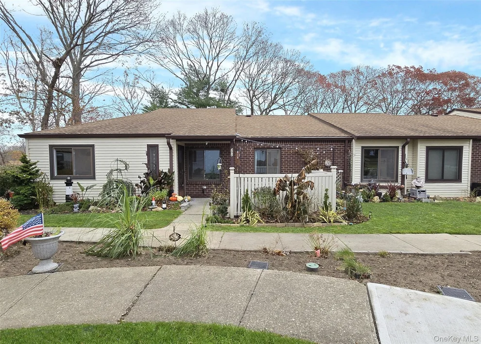 Unit for sale at 392 Clubhouse Court, Brookhaven, NY 11727