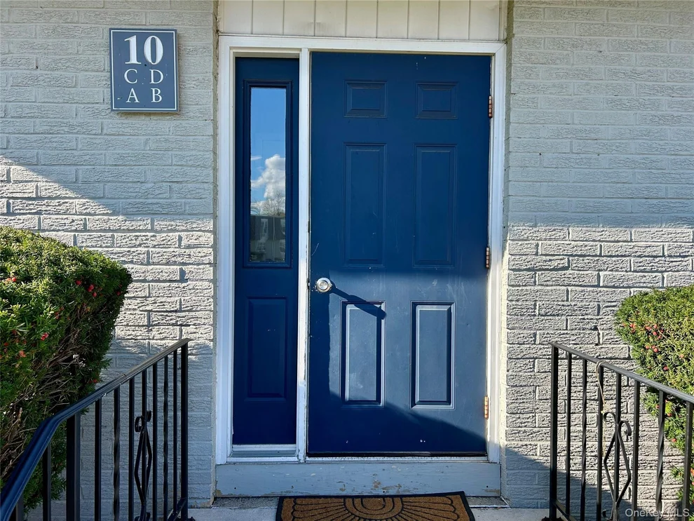 Unit for sale at 10 White Gate Road, Wappinger, NY 12590