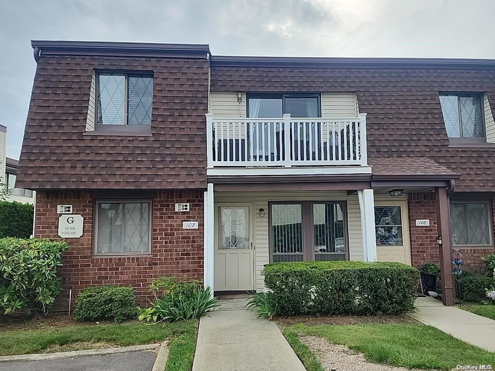 Unit for sale at 107 Cambridge Drive, Babylon, NY 11726