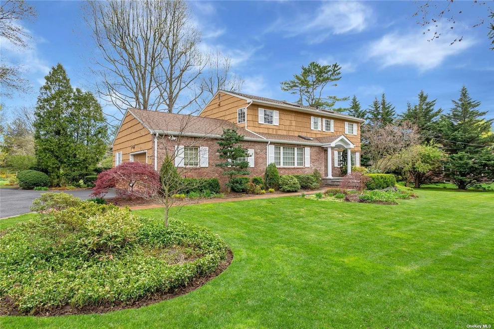 Unit for sale at 222 Plainview Road, Oyster Bay, NY 11797