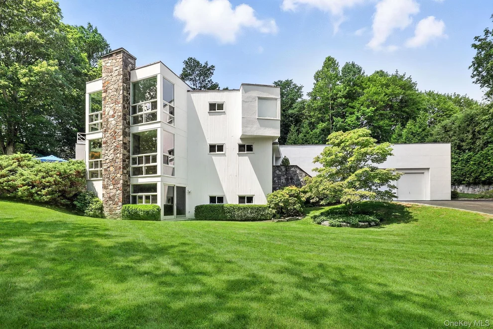 Unit for sale at 91 Chestnut Hill Lane, Ossining, NY 10510