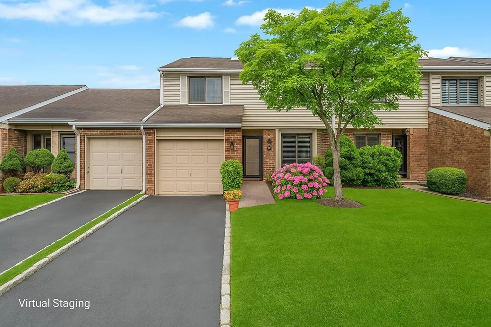 Unit for sale at 8 W Pond Court, Smithtown, NY 11787