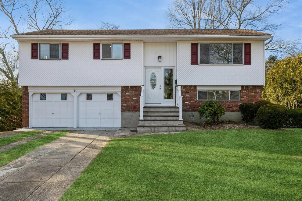 Unit for sale at 3 Oatley Place, Huntington, NY 11725