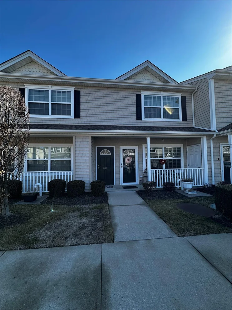 Unit for sale at 918 Willow Lane, Hempstead, NY 11580