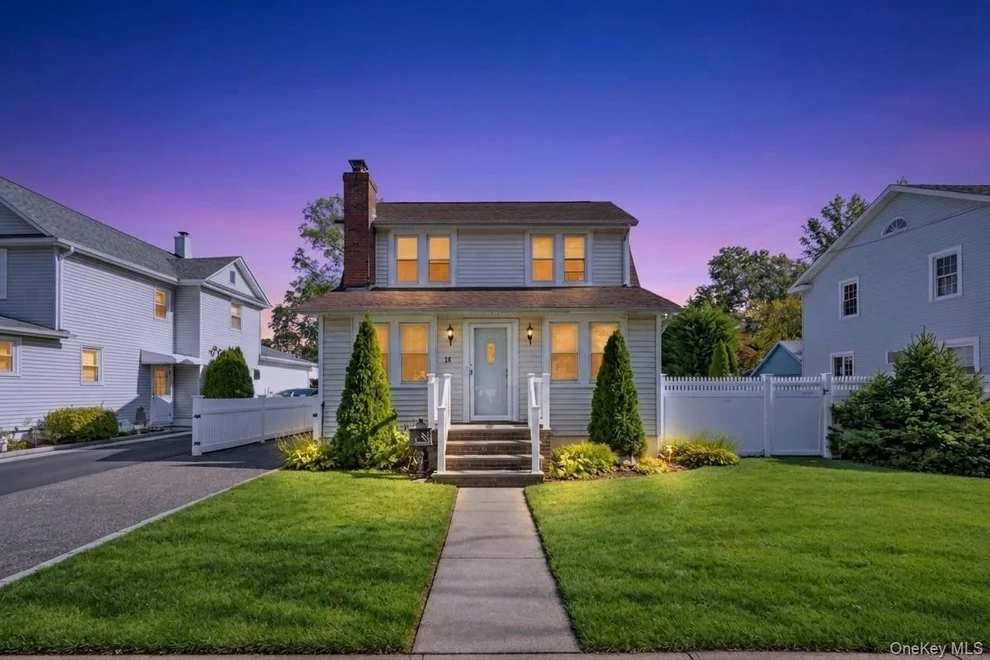Unit for sale at 15 Harding Avenue, Oyster Bay, NY 11801