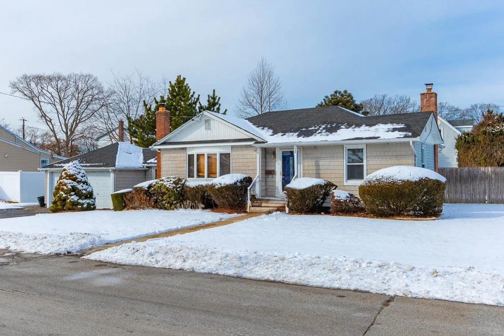 Unit for sale at 220 Newark Street, Babylon, NY 11757