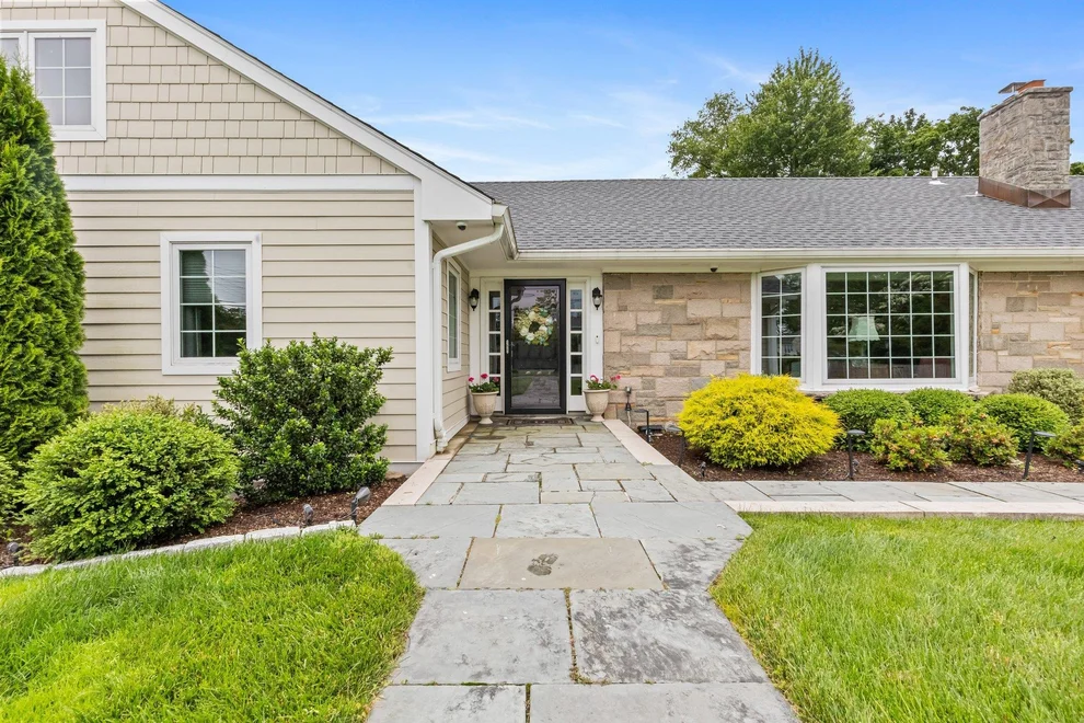 Unit for sale at 56 Morris Lane S, New Rochelle, NY 10583