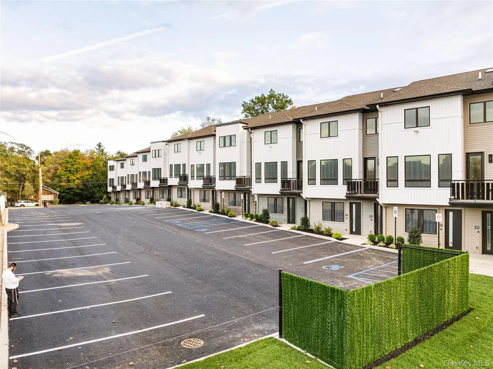 Unit for sale at 17 Union Rd 211, Ramapo, NY 10977