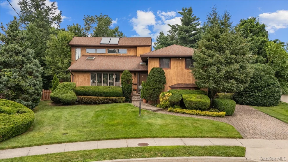 Unit for sale at 65 Elmtree Lane, Oyster Bay, NY 11753