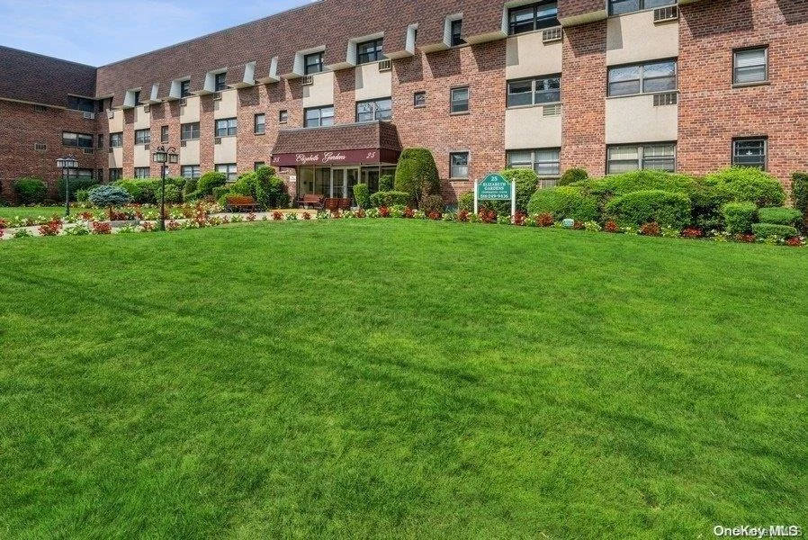 Unit for sale at 25 Elizabeth Street, Oyster Bay, NY 11735