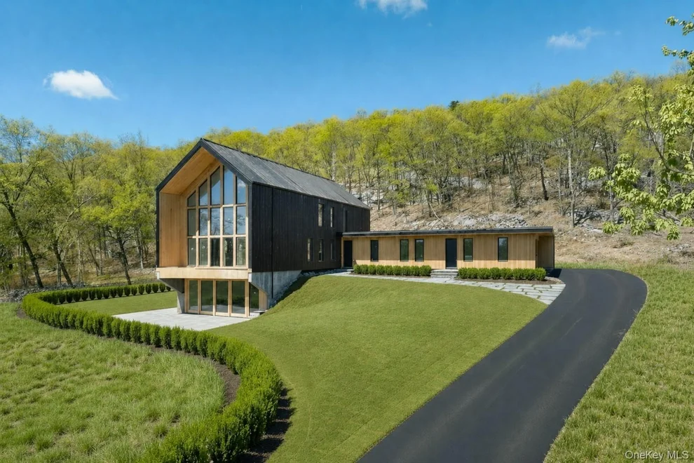 Unit for sale at 95 Jersey Avenue, Warwick (Town), NY 10925