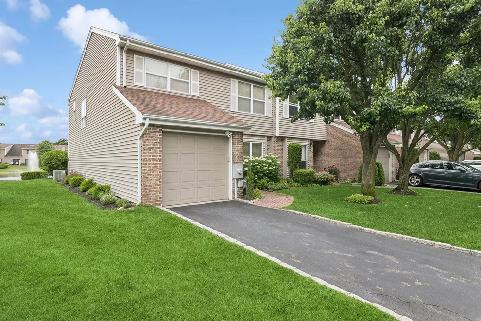 Unit for sale at 278 Pond View Lane, Smithtown, NY 11787