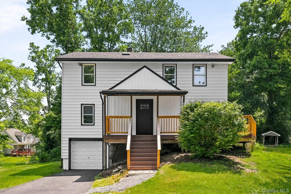 Unit for sale at 8 E Green Road, New Windsor, NY 12575