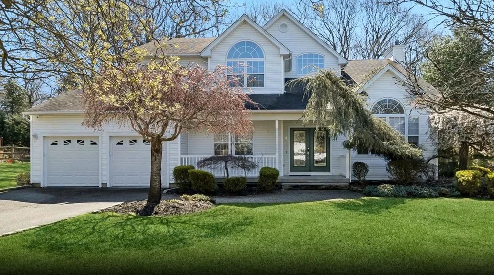 Unit for sale at 4 Crystal Court, Smithtown, NY 11787