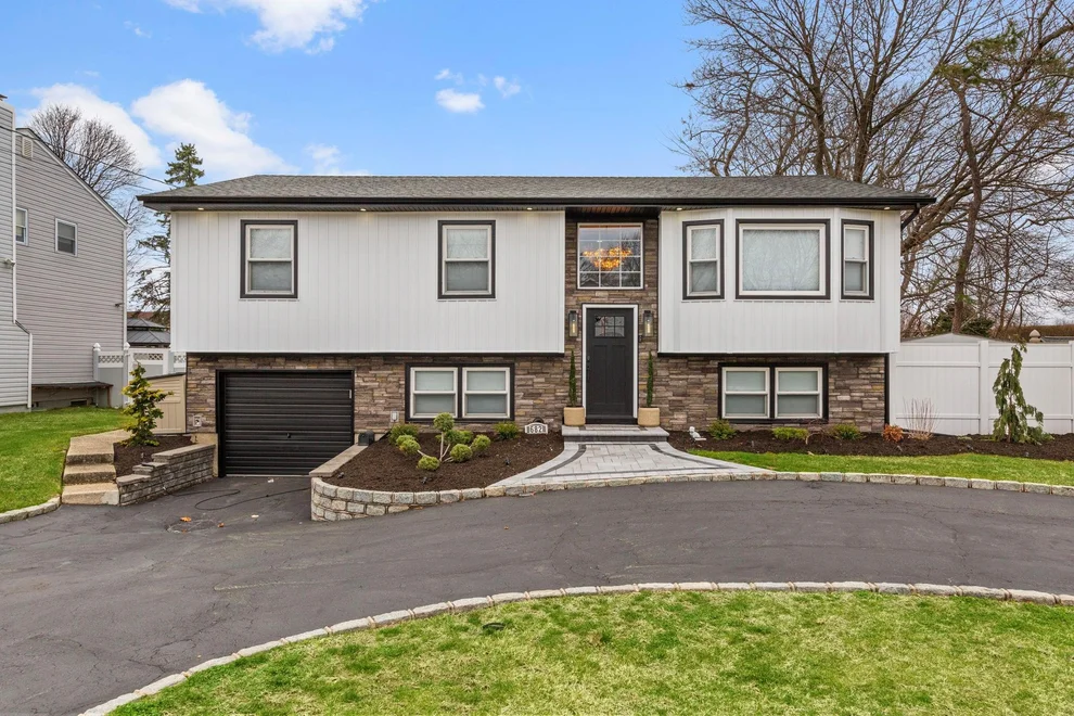 Unit for sale at 682 Carlls Path, Babylon, NY 11729