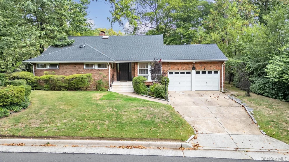Unit for sale at 125 Colonial Road, North Hempstead, NY 11021