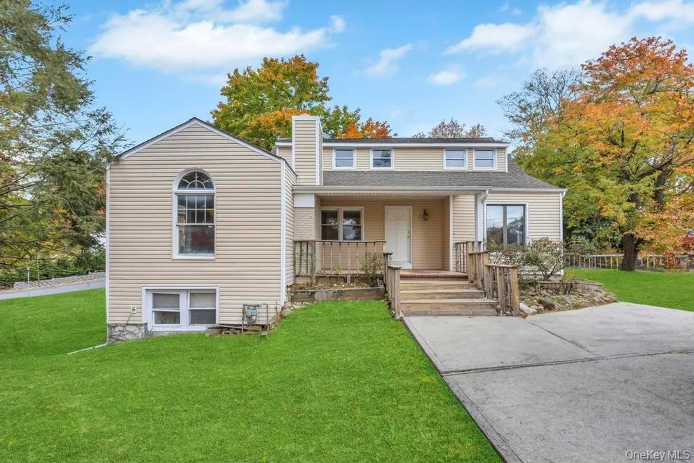Unit for sale at 5 wolf hill road, Huntington, NY 11746