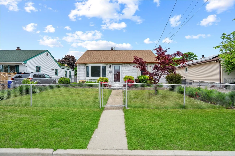Unit for sale at 31 Brennan Place, Babylon, NY 11729