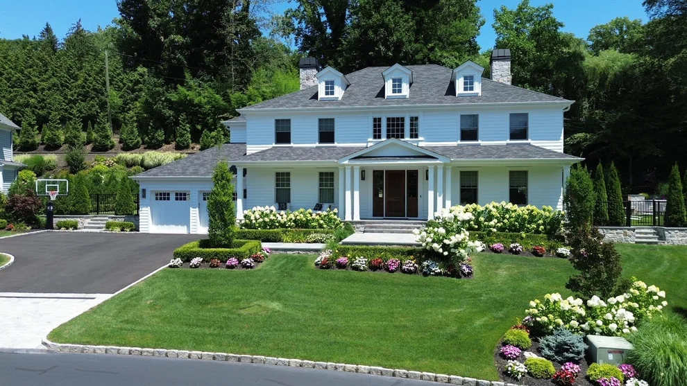 Unit for sale at 112 Plymouth Court, North Hempstead, NY 11030