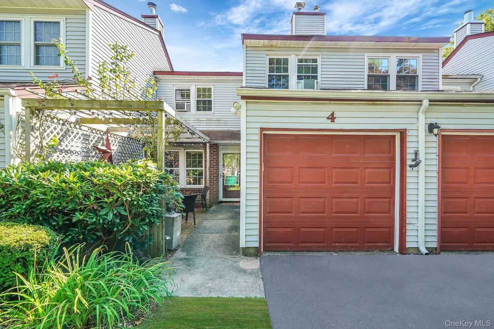 Unit for sale at 4 Georgian Court, Brookhaven, NY 11727