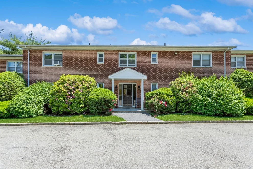 Unit for sale at 352 N State Road, Ossining, NY 10510