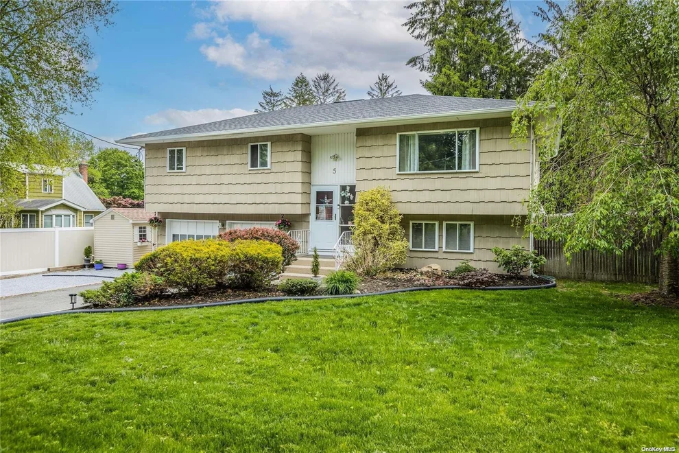 Unit for sale at 5 Carta Street, Huntington, NY 11743