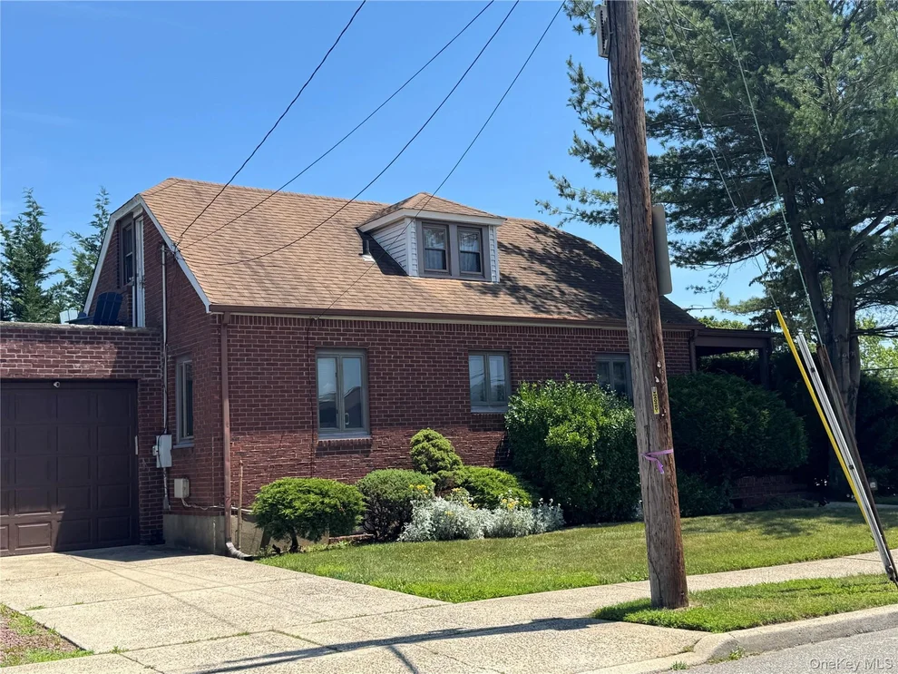 Unit for sale at 364 Central Avenue, Oyster Bay, NY 11714