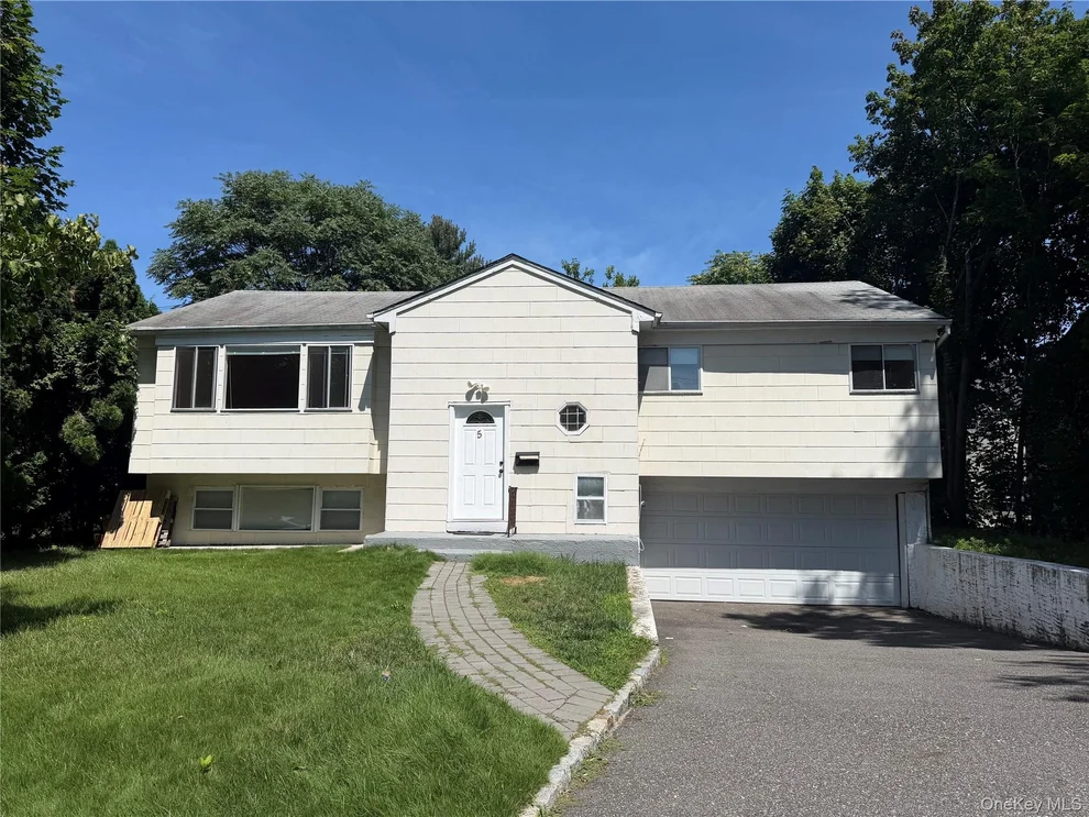 Unit for sale at 5 ELM Street, North Hempstead, NY 11021