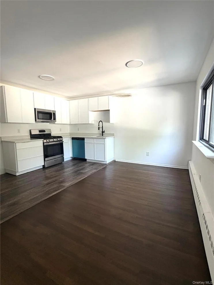 Unit for sale at 3 W Lawrence Park Drive, Orangetown, NY 10968