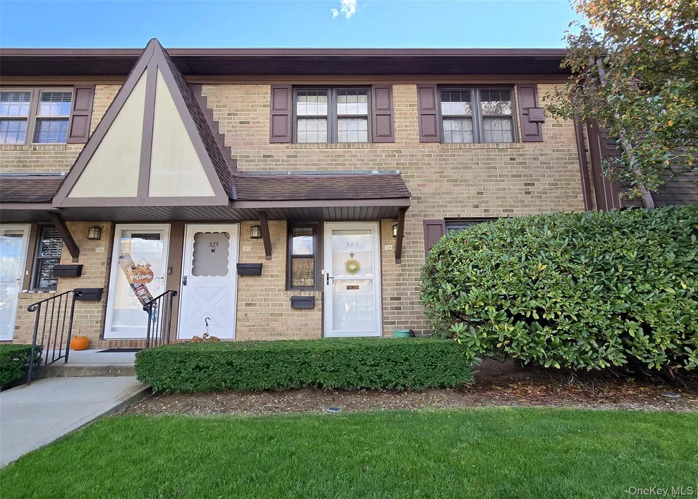 Unit for sale at 324 Mariners Way, Babylon, NY 11726