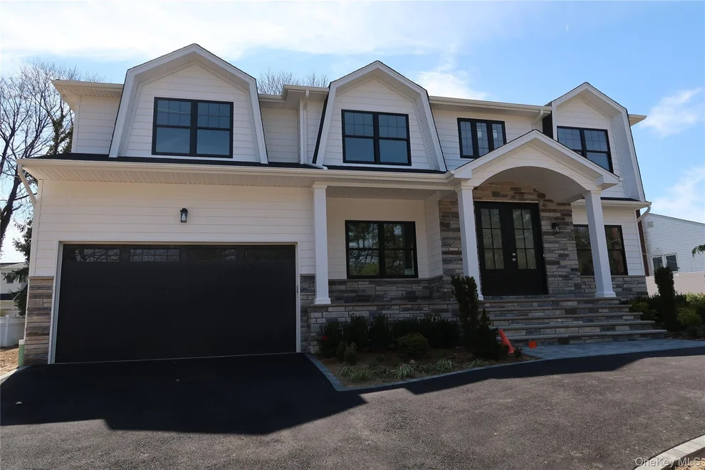 Unit for sale at 130 Syosset Woodbury Road, Oyster Bay, NY 11791