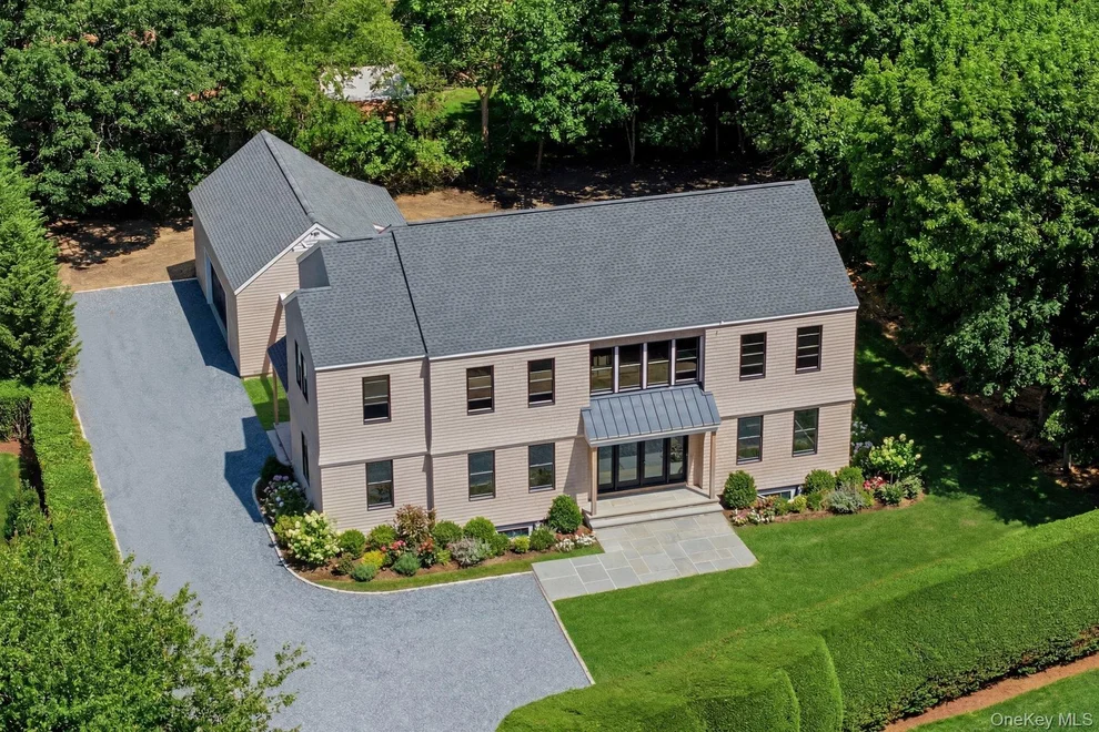 Unit for sale at 6 Lamb Avenue, Southampton, NY 11959