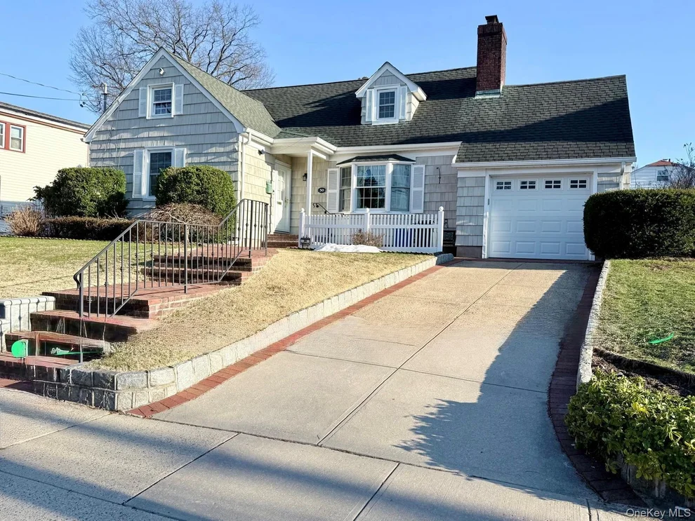 Unit for sale at 30 Highland Place, North Hempstead, NY 11020