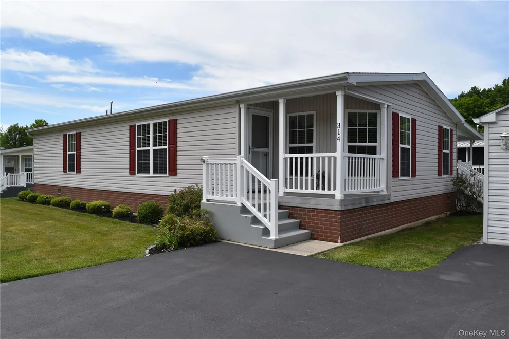 Unit for sale at 314 Brittany Terrace, New Windsor, NY 12575