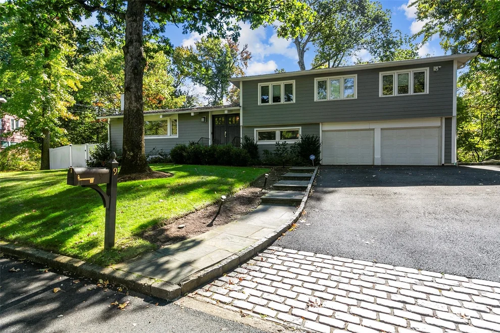 Unit for sale at 9 Wood Hollow Lane, New Rochelle, NY 10804