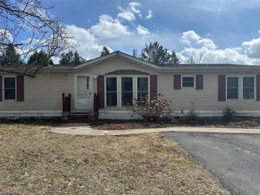 Unit for sale at 17 Pheasant Run, Pleasant Valley, NY 12569
