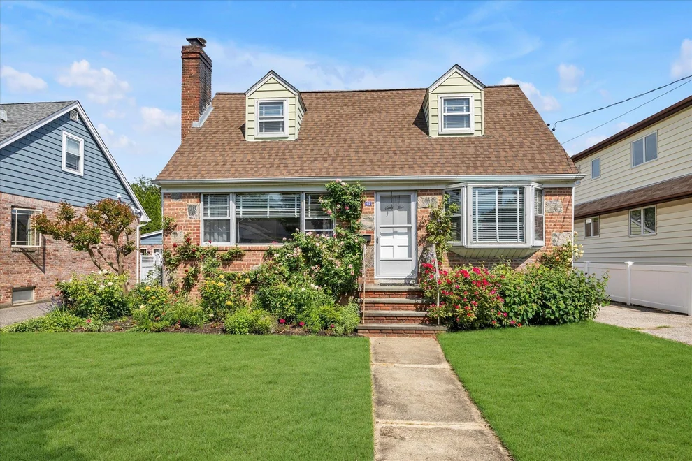 Unit for sale at 65 Harbor Hills Drive, North Hempstead, NY 11050