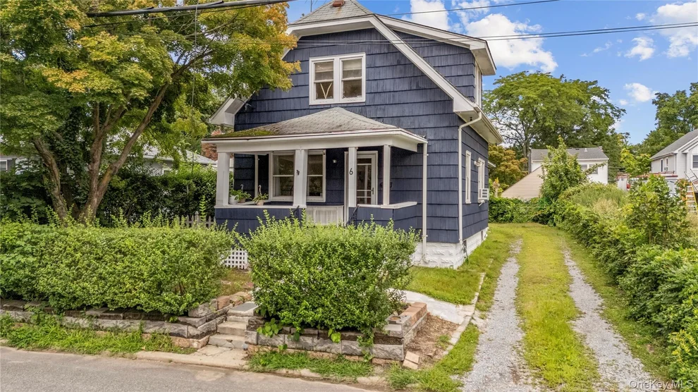 Unit for sale at 6 Littleworth Lane, Oyster Bay, NY 11579