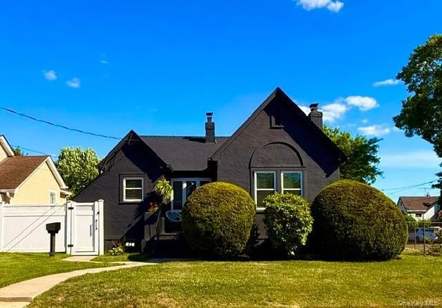Unit for sale at 43 Elinor Place, Hempstead, NY 11520
