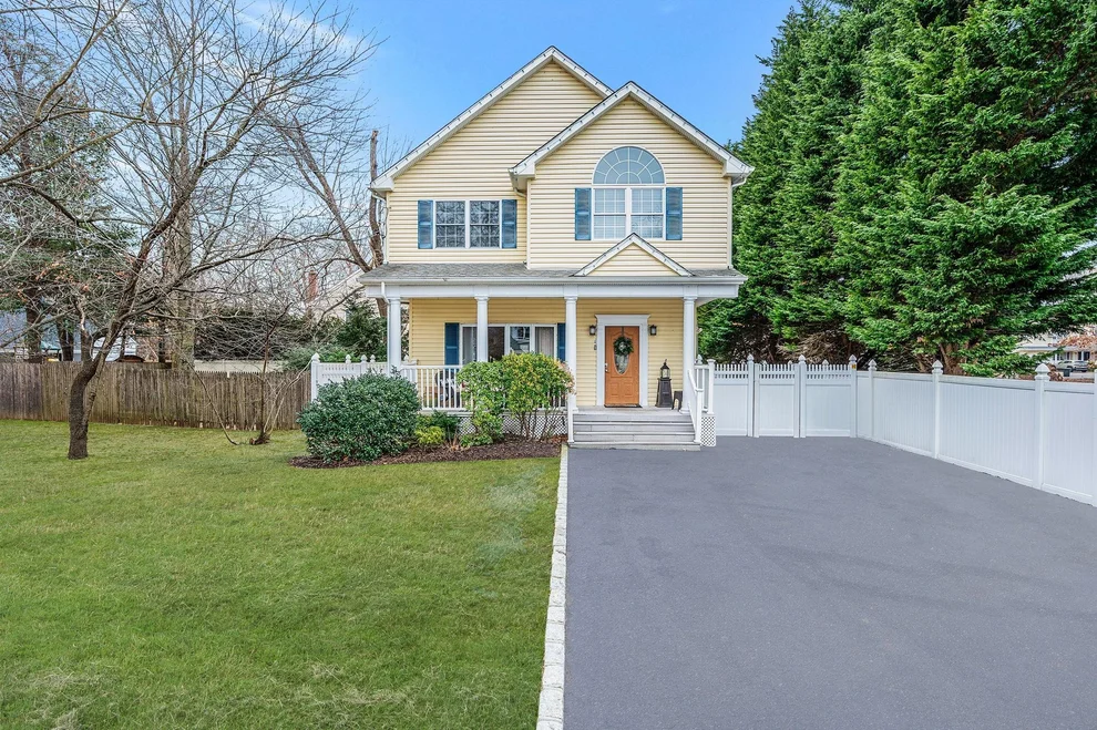 Unit for sale at 6 Helen Court, Smithtown, NY 11767