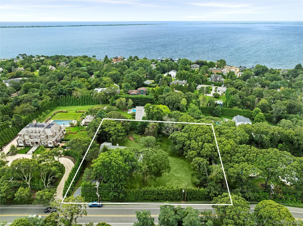 Unit for sale at 422 Montauk Highway, Southampton, NY 11968